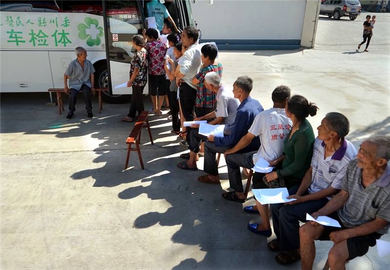 移動體檢車造福人民群眾，生產(chǎn)廠家為健康護航02