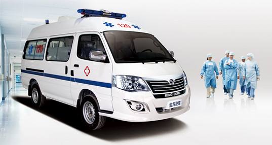 命懸一線牽動(dòng)人心，救護(hù)車臨危不亂治病救人_